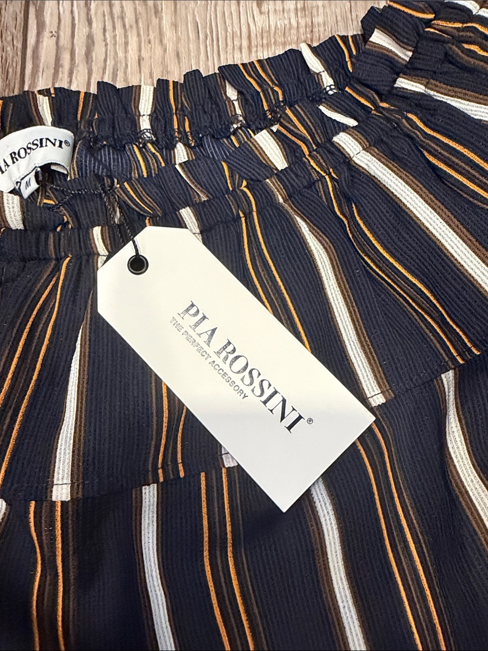 NEW! PIA ROSSINI Off-Shoulder Striped Ruffled Top Size M - Picture 3 of 7